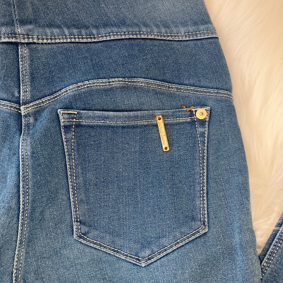 Nygard Luxe Denim Light Wash Jegging Jeans - Picture 3 of 12